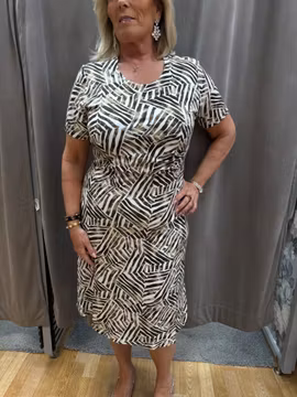 Mönstrad klänning i brunt och beige