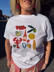 Vit T-shirt med tryck och strass