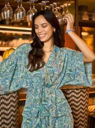 Grön paisleymönstrad blus med knytband