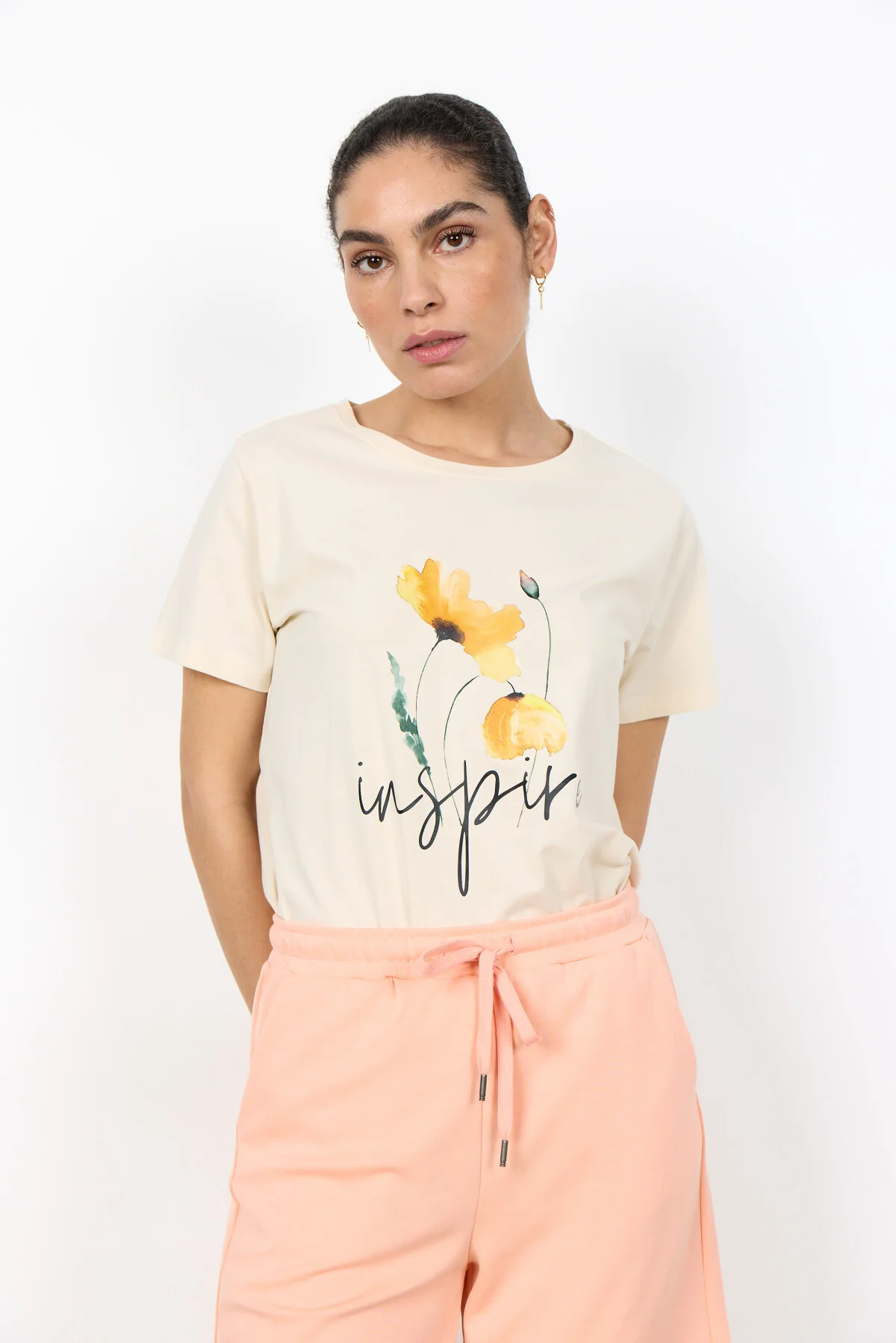 Cremé färgad T-shirt med vallmo