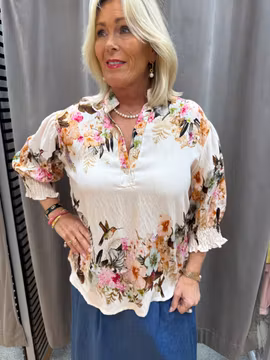 Mönstrad blus med blommor och fåglar