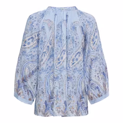 Romantisk ljusblå blus med paisleymönster