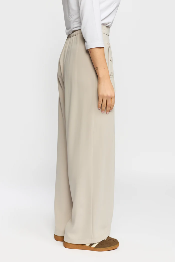 Beige vida kostymbyxor med knappdetaljer