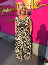 Zebramönstrad maxiklänning i gröna toner