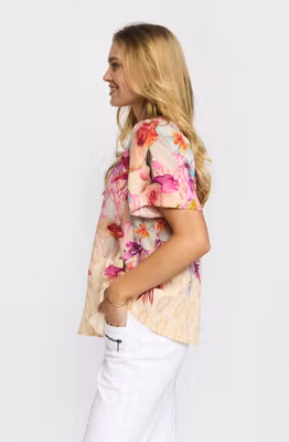 Sandfärgad blus med färgstarkt blomprint