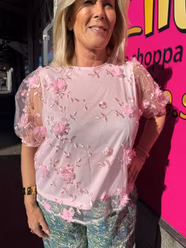 Rosa topp med 3D blommor