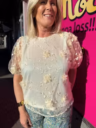 Gul topp med 3D blommor