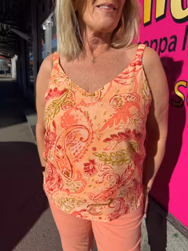 Mönstrat linne i corall