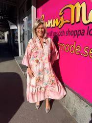 Ingrid klänning lång rosa