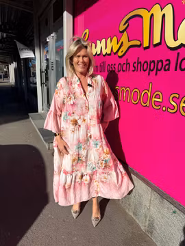Ingrid klänning lång rosa
