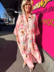 Ingrid klänning lång rosa