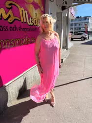 Rosa klänning med smala axelband