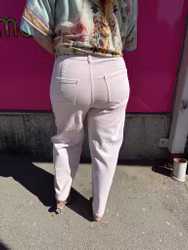 Ljusrosa barrel jeans
