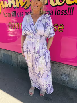 Lila långklänning med beige och guld
