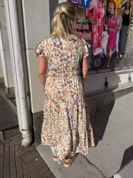 Maxiklänning i cremevitt med bruna/blå blommor