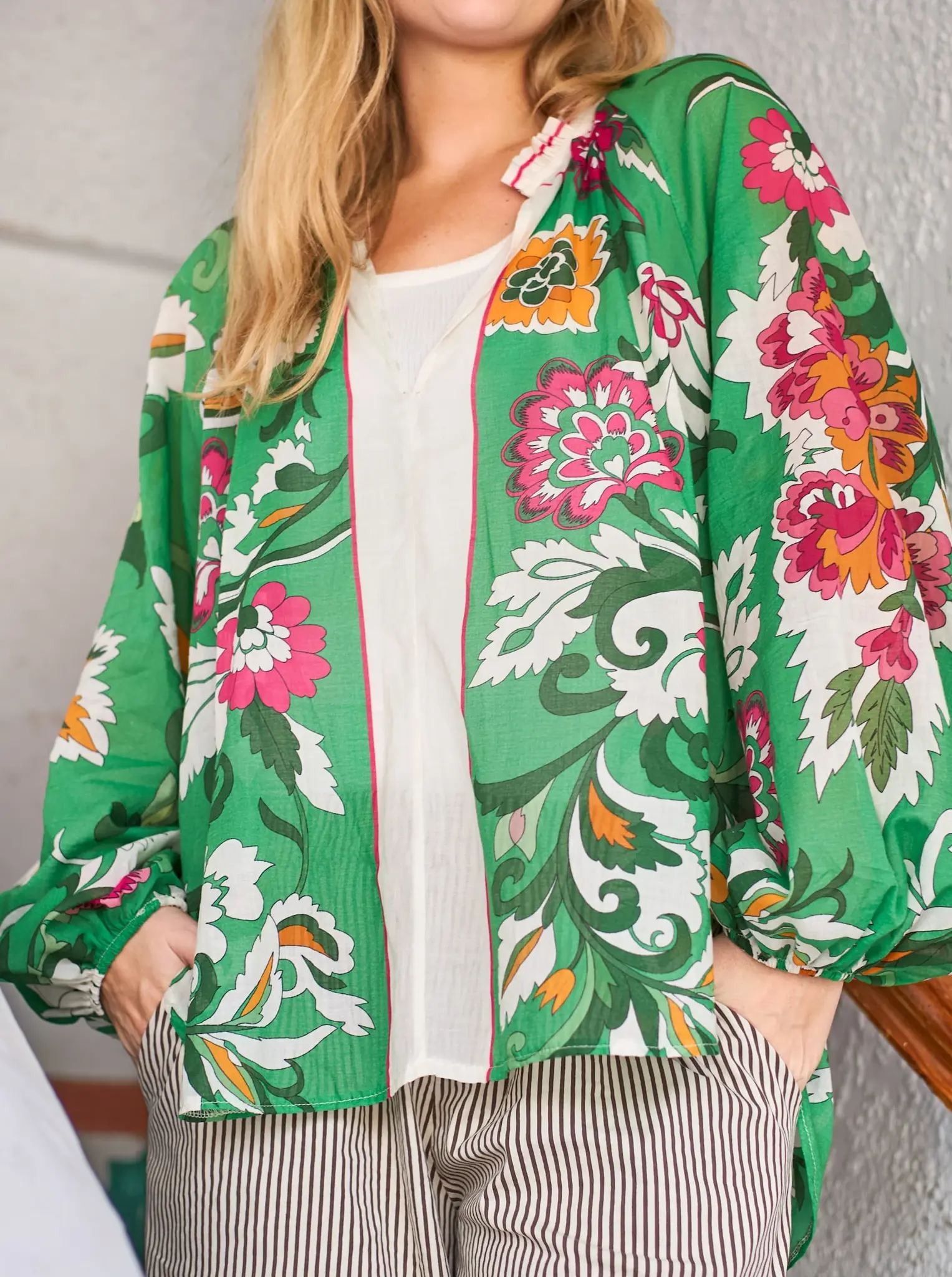 Grön blus med blommigt mönster