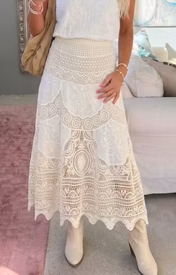 Mickan virkad beige kjol
