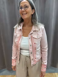 Rosa jeansjacka med broderier och paljetter