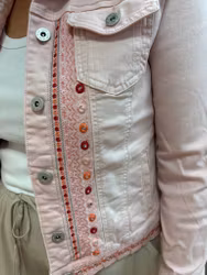 Rosa jeansjacka med broderier och paljetter
