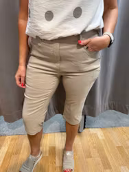 Beige stretchiga capri byxor