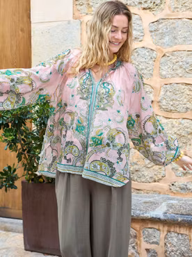 Ljusrosa paisley blus