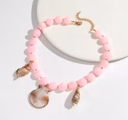 Rosa halsband med snäckskal