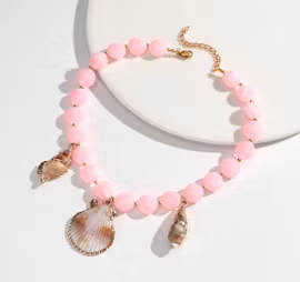 Rosa halsband med snäckskal