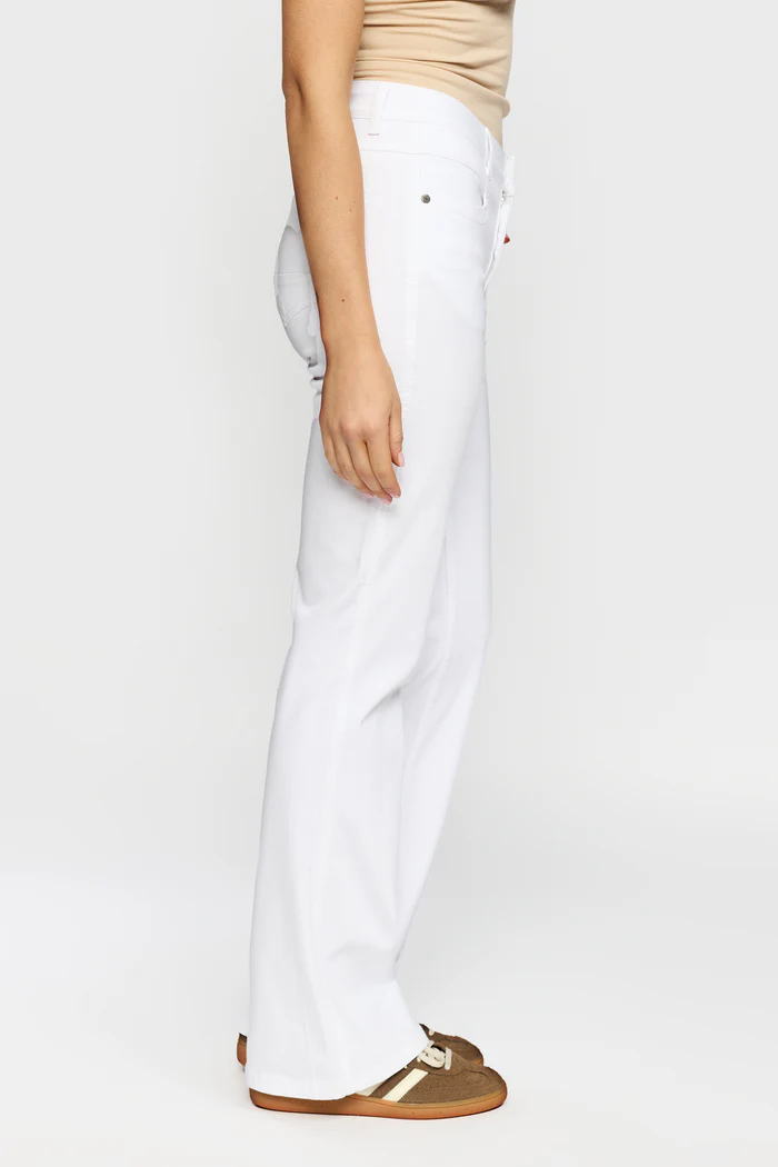 Vita stretchiga flare jeans
