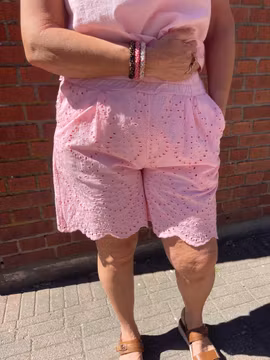 Rosa shorts med hålbrodyr