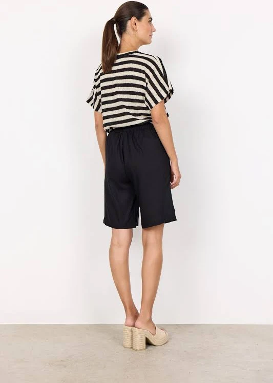 Svarta linneshorts med resår baktill