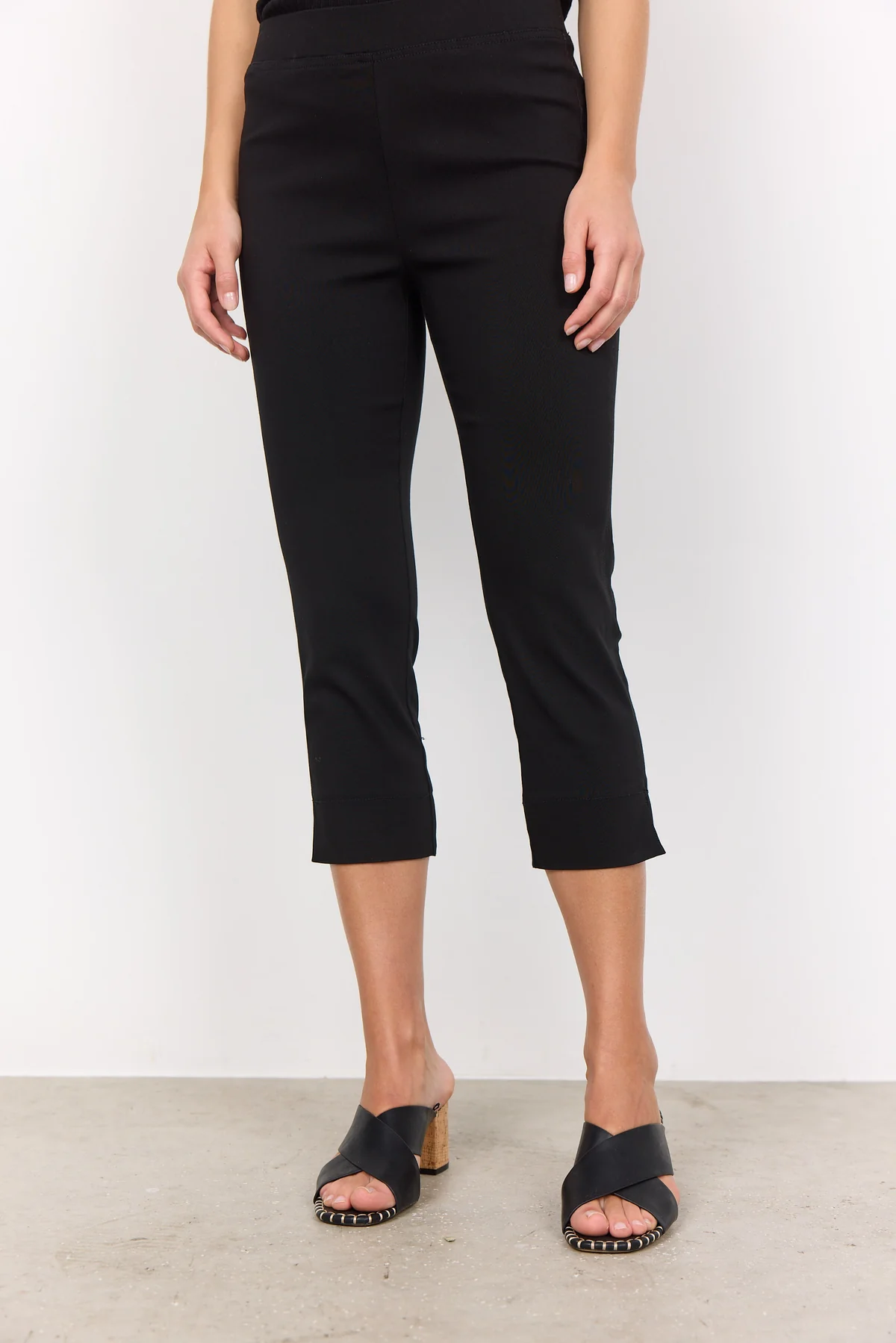 Svarta stretchiga capri