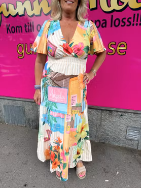 Angela maxiklänning med sommarmotiv