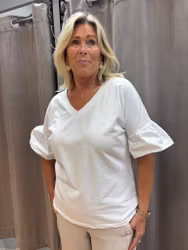 Vit T-shirt med volangärm