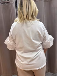 Vit T-shirt med volangärm