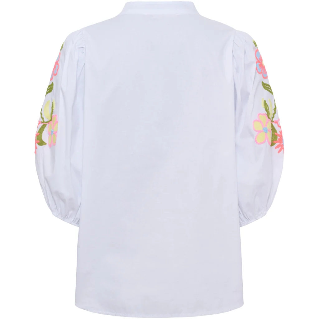 Vit skjorta med broderade detaljer