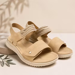 Beige sandal i fuskskin