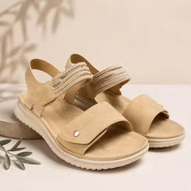 Beige sandal i fuskskin