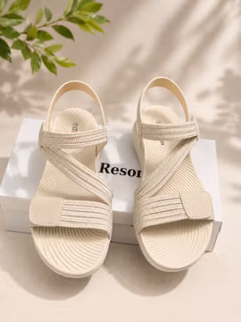 Cremé vit sandal  med kardborreknäppning