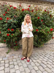 Cremefärgad skjortblus med blommor