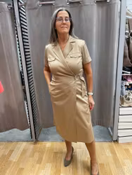 REA - Beige blazerklänning - ord. pris 1699 kr