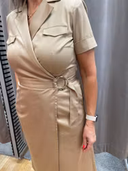 REA - Beige blazerklänning - ord. pris 1699 kr