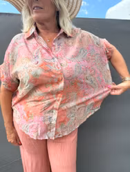 Paisley blus i korall och rosa