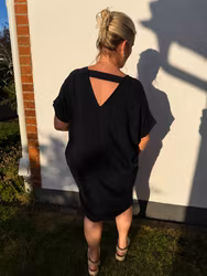 LUCKA 1 - Svart midiklänning - ord. pris 499 kr