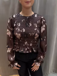 Berry flower satinblus med smock