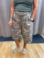 Kamouflage mönstrade shorts