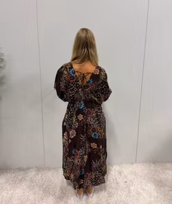 Maria klänning espresso med blommor