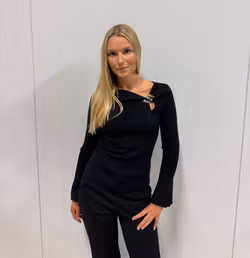 Shelly svart  finstickad topp med silverdetalj