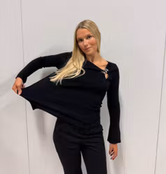 Shelly svart  finstickad topp med silverdetalj