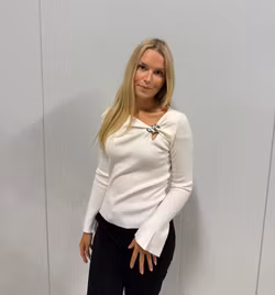 Shelly offwhite finstickad topp med silverdetalj