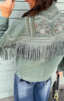 Armygrön jeansjacka med bling och fransar